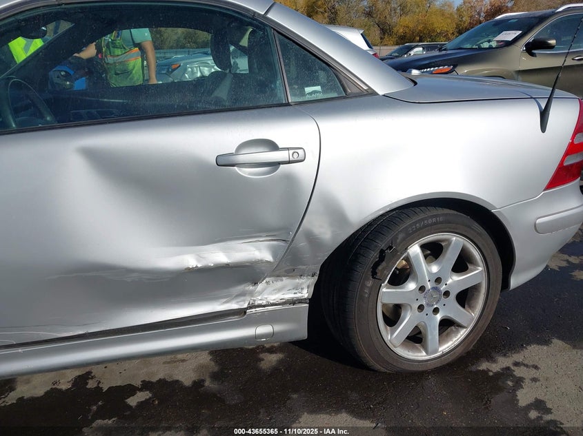 2002 Mercedes-Benz Slk 230 Kompressor VIN: WDBKK49F72F269824 Lot: 43655365