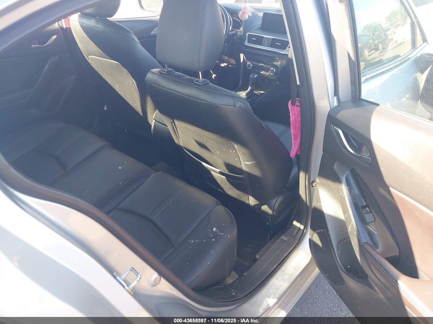 2018 Mazda Mazda3 Touring VIN: 3MZBN1V30JM181650 Lot: 43655397