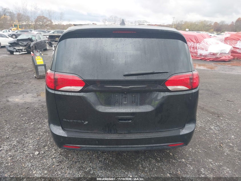 2018 Chrysler Pacifica Touring Plus VIN: 2C4RC1FG0JR287209 Lot: 43655461