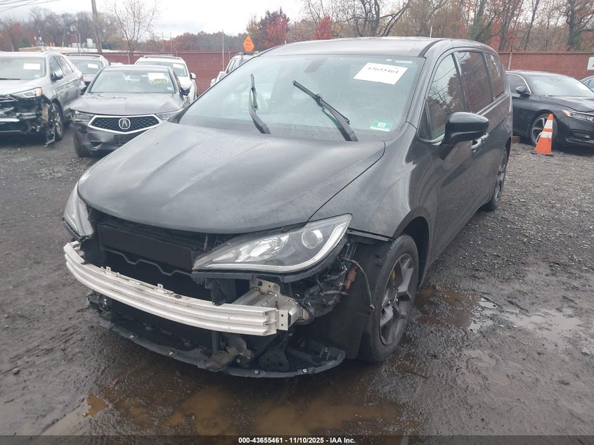 2018 Chrysler Pacifica Touring Plus VIN: 2C4RC1FG0JR287209 Lot: 43655461