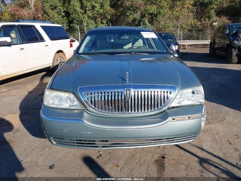 2005 Lincoln Town Car Signature VIN: 1LNHM81W55Y601756 Lot: 43655568