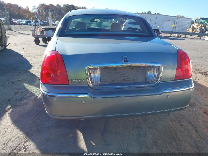 2005 Lincoln Town Car Signature VIN: 1LNHM81W55Y601756 Lot: 43655568