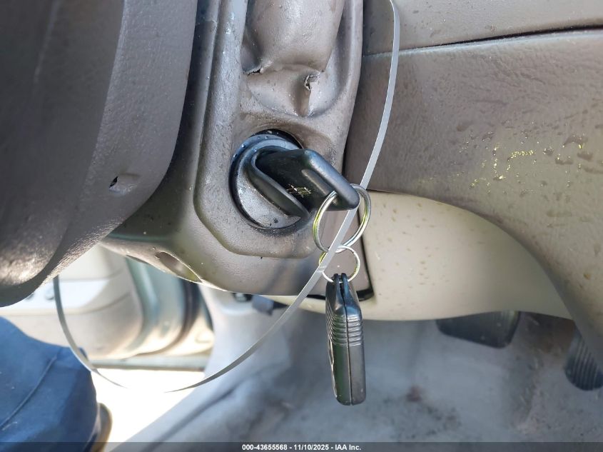 2005 Lincoln Town Car Signature VIN: 1LNHM81W55Y601756 Lot: 43655568