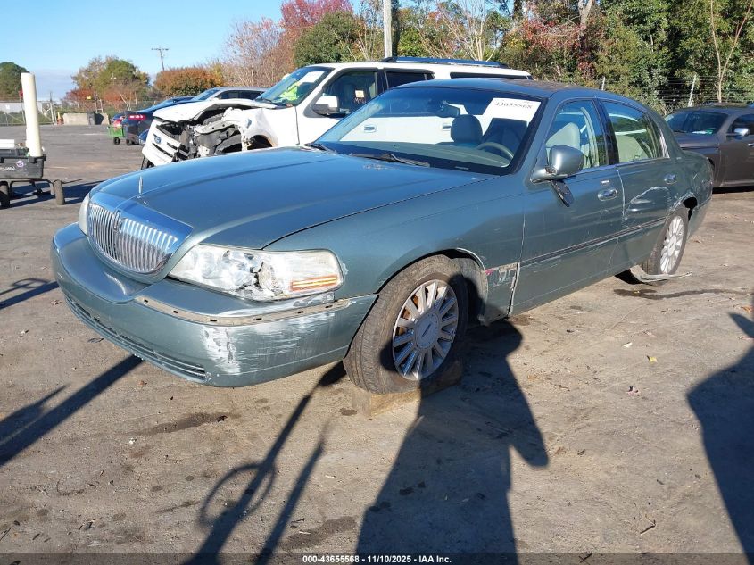 2005 Lincoln Town Car Signature VIN: 1LNHM81W55Y601756 Lot: 43655568