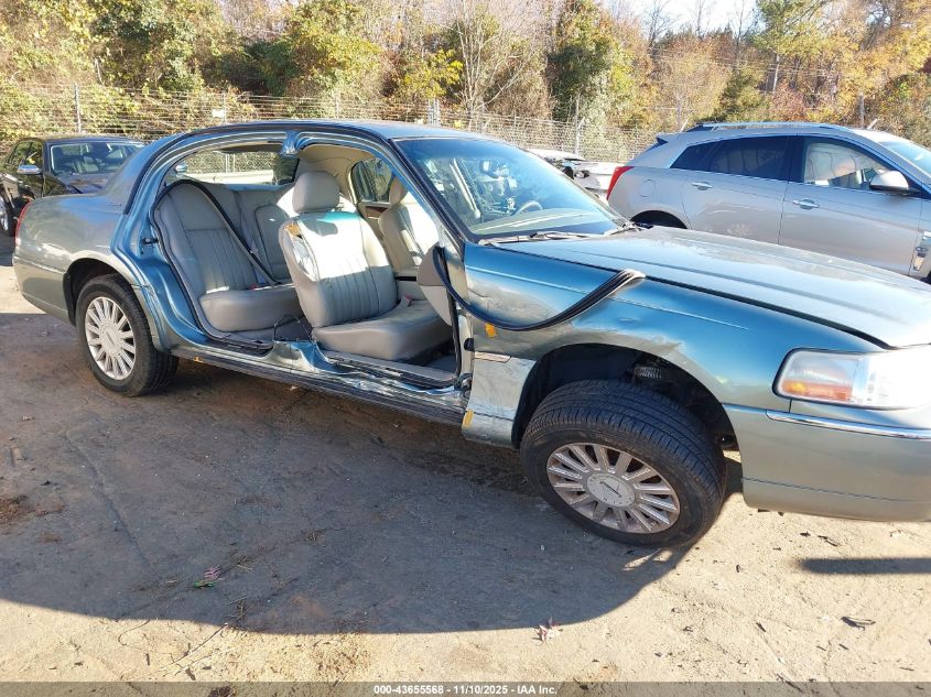 2005 Lincoln Town Car Signature VIN: 1LNHM81W55Y601756 Lot: 43655568