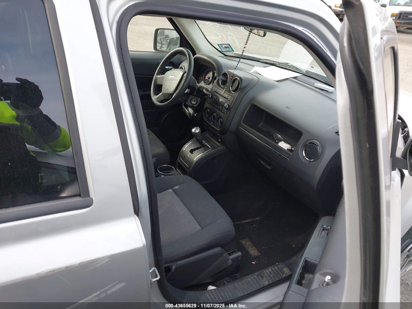 1J4FF28B79D121537 2009 JEEP LIBERTY (PATRIOT) photo no. 5