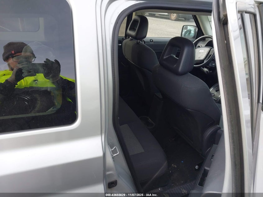 1J4FF28B79D121537 2009 JEEP LIBERTY (PATRIOT) photo no. 8