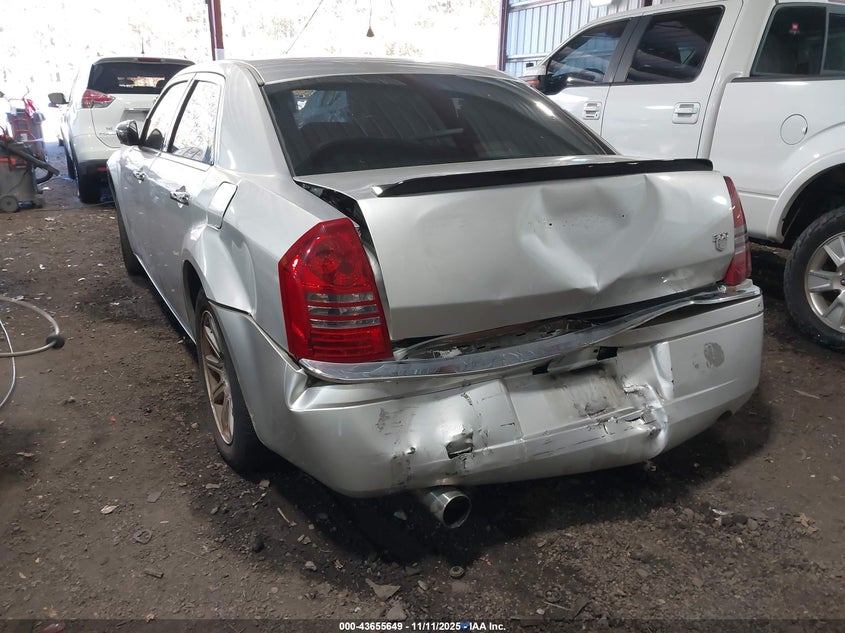 2C3JA63H75H577220 2005 CHRYSLER 300C photo no. 3