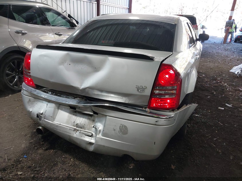 2C3JA63H75H577220 2005 CHRYSLER 300C photo no. 4