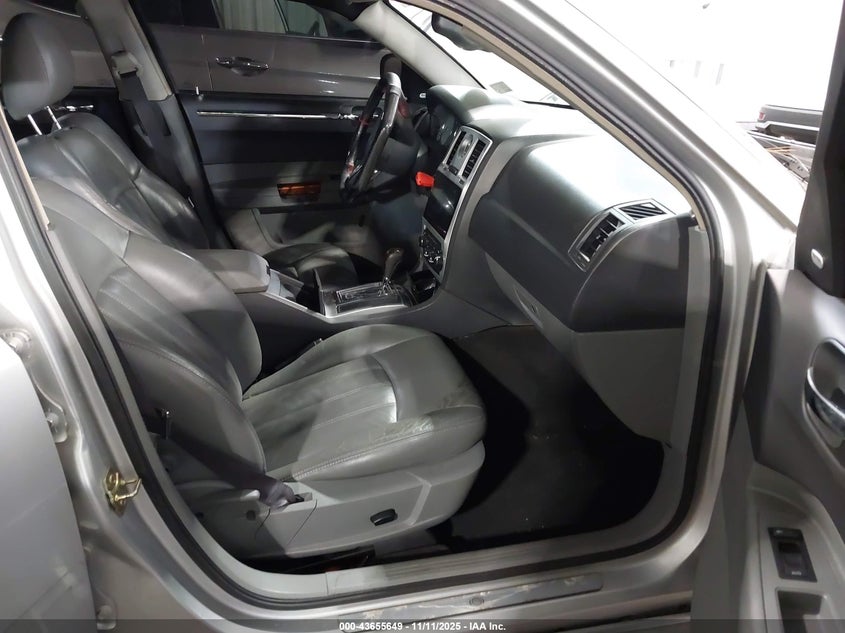 2C3JA63H75H577220 2005 CHRYSLER 300C photo no. 5