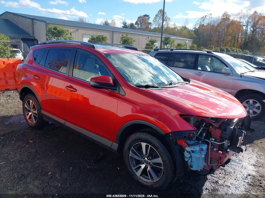 2017 TOYOTA RAV4 XLE - JTMRFREV2HJ121133