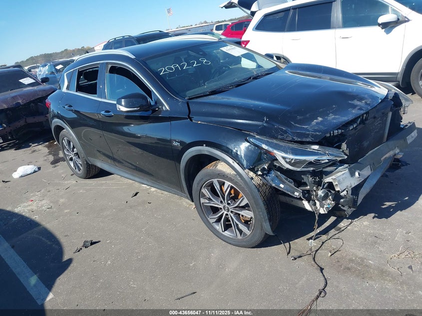 INFINITI QX30 PREMIUM