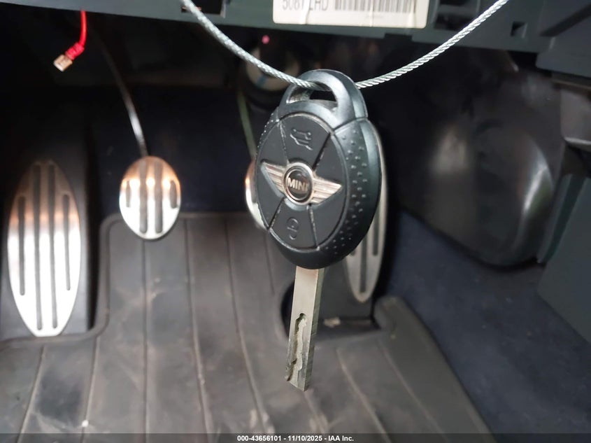 2005 Mini Cooper S VIN: WMWRH334X5TF81383 Lot: 43656101