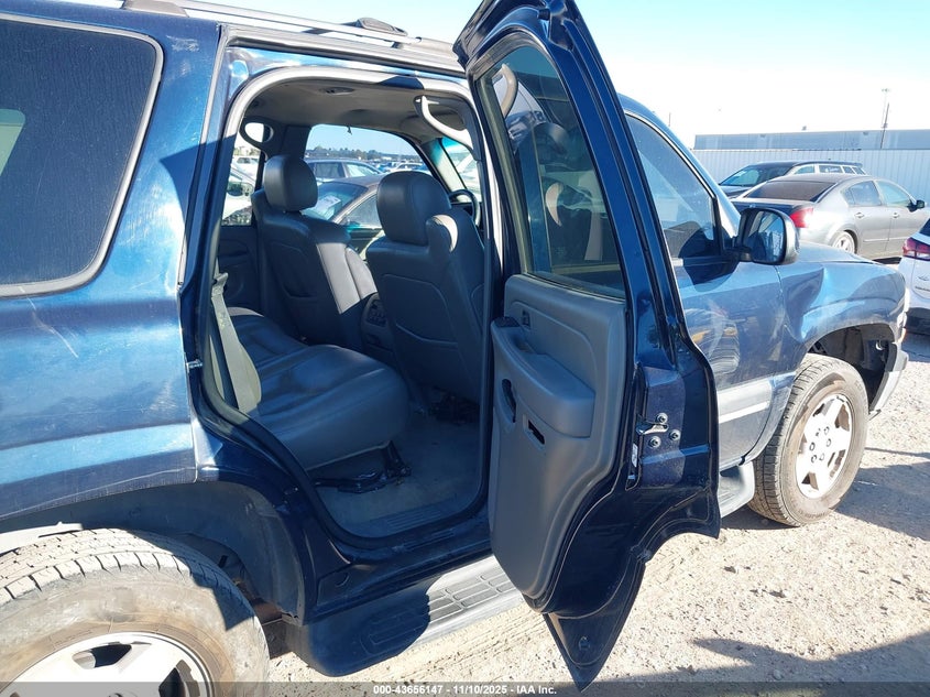 2004 Chevrolet Tahoe Lt VIN: 1GNEC13Z74R275452 Lot: 43656147