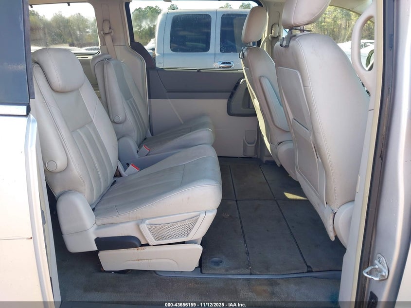 2008 Chrysler Town & Country Touring VIN: 2A8HR54P68R687749 Lot: 43656159