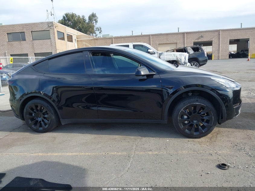 2022 Tesla Model Y Long Range Dual Motor All-Wheel Drive VIN: 7SAYGDEE2NF458337 Lot: 43656214