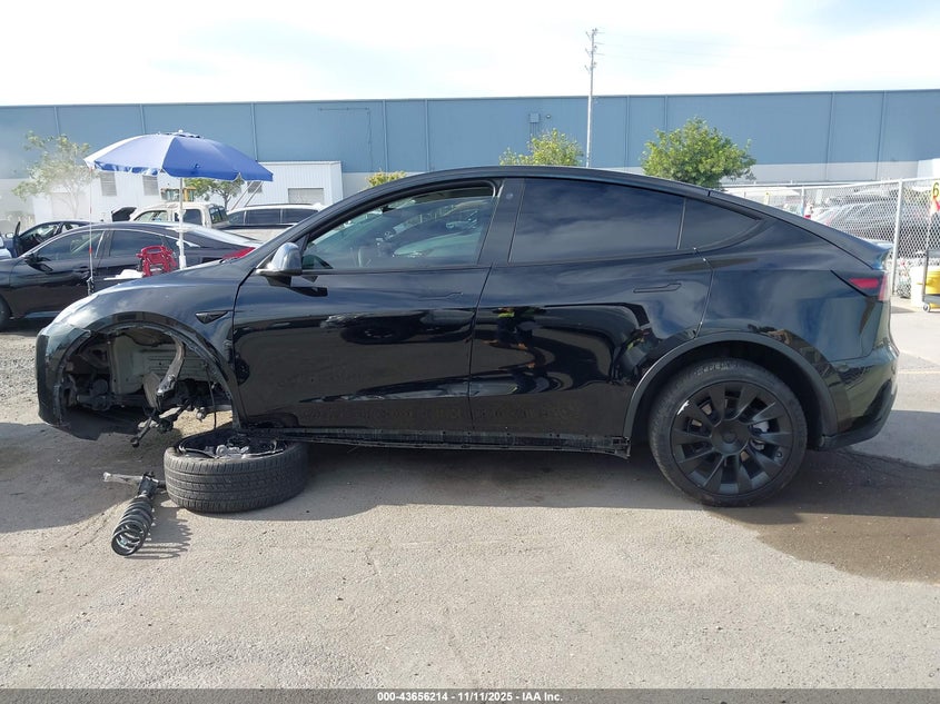 2022 Tesla Model Y Long Range Dual Motor All-Wheel Drive VIN: 7SAYGDEE2NF458337 Lot: 43656214