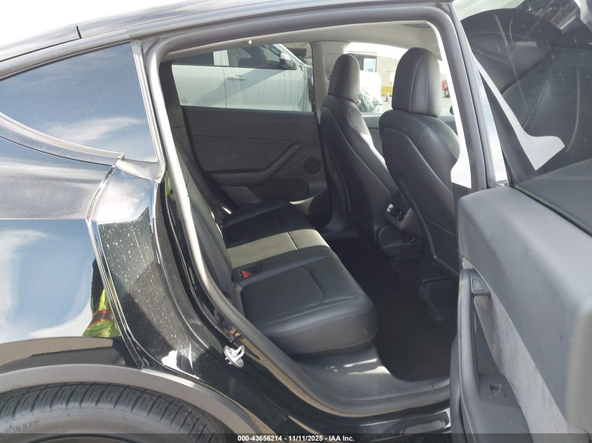 2022 Tesla Model Y Long Range Dual Motor All-Wheel Drive VIN: 7SAYGDEE2NF458337 Lot: 43656214