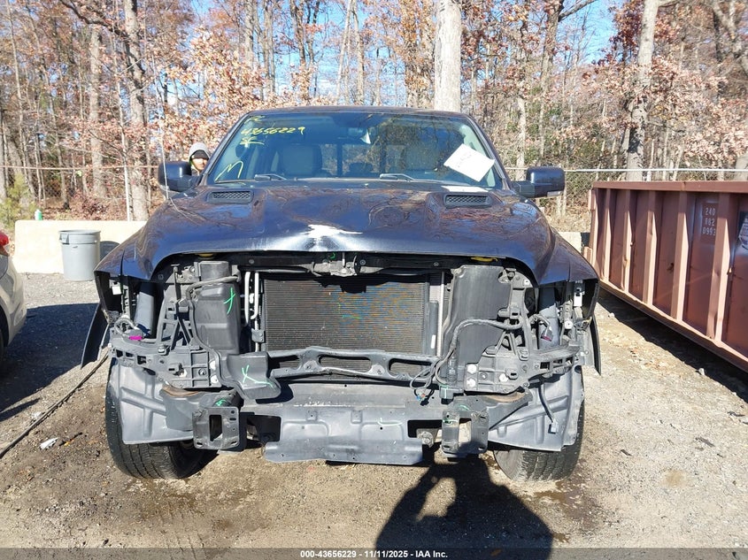 2018 RAM 1500 LIMITED  4X4 6'4 BOX - 1C6RR7WT6JS207500