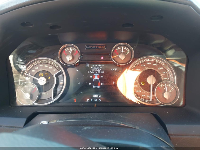 2018 RAM 1500 LIMITED  4X4 6'4 BOX - 1C6RR7WT6JS207500