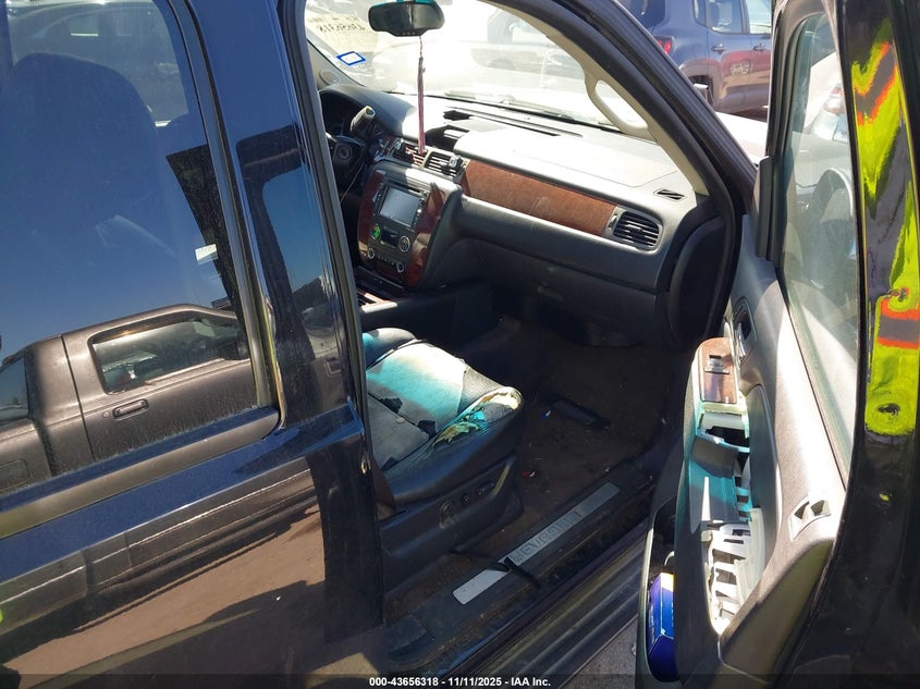 2013 CHEVROLET TAHOE LTZ 1GNSCCE07DR379095