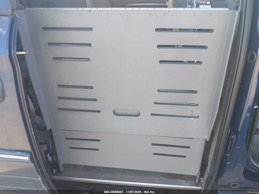 2005 Chrysler Town & Country Limited VIN: 2C4GP64L75R294933 Lot: 43826254