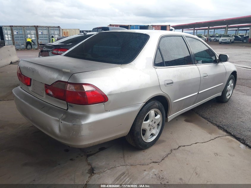 1HGCG1659XA015183 1999 HONDA ACCORD photo no. 4