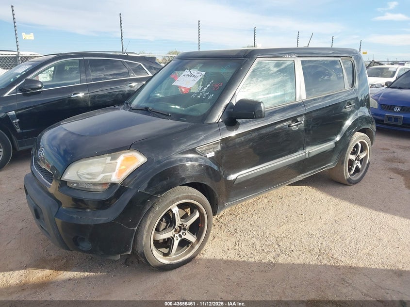 KNDJT2A29B7711388 2011 KIA SOUL photo no. 2