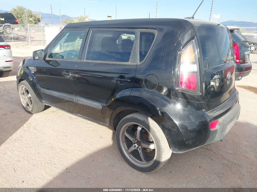 KNDJT2A29B7711388 2011 KIA SOUL photo no. 3