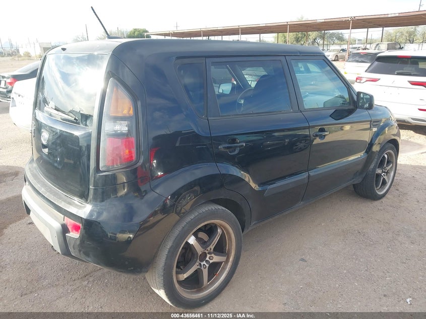 KNDJT2A29B7711388 2011 KIA SOUL photo no. 4