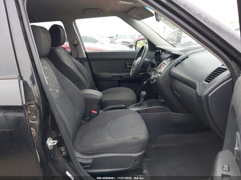 KNDJT2A29B7711388 2011 KIA SOUL photo no. 5