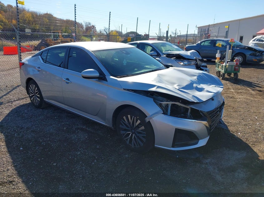 NISSAN ALTIMA SV FWD