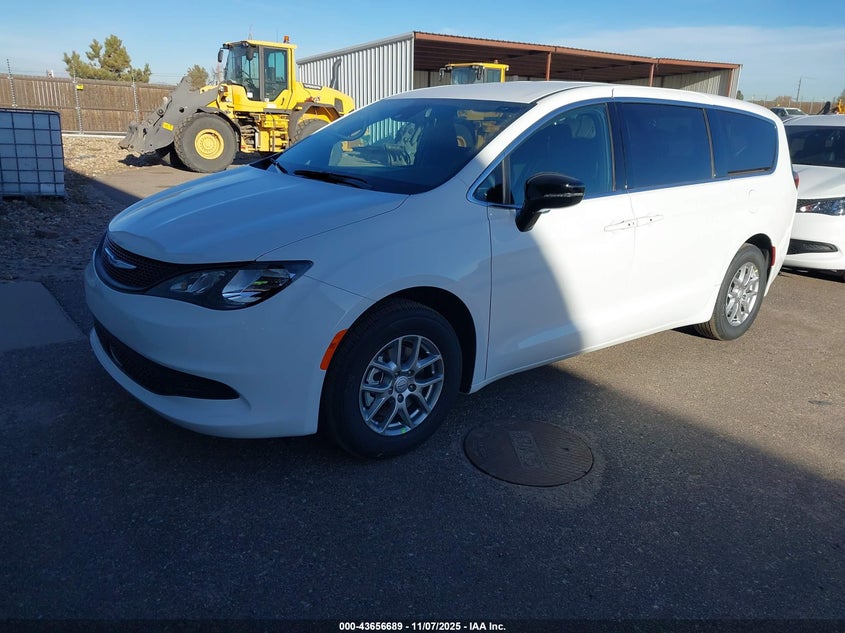 2C4RC1CG8TR195708 2026 CHRYSLER VOYAGER photo no. 2