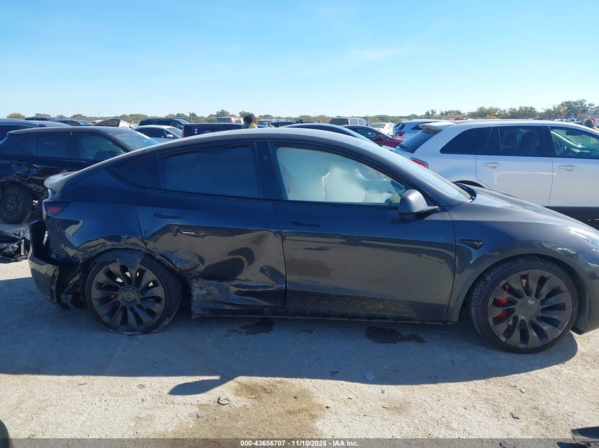 2024 Tesla Model Y Performance Dual Motor All-Wheel Drive VIN: 7SAYGDEF7RF023778 Lot: 43656707