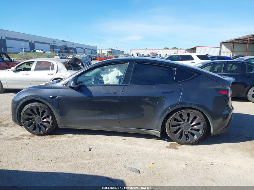 2024 Tesla Model Y Performance Dual Motor All-Wheel Drive VIN: 7SAYGDEF7RF023778 Lot: 43656707