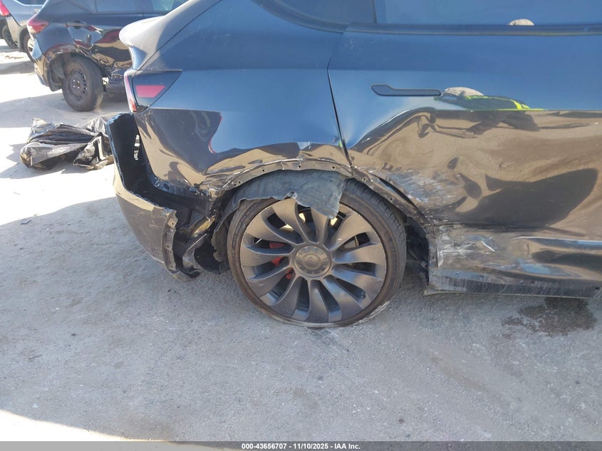 2024 Tesla Model Y Performance Dual Motor All-Wheel Drive VIN: 7SAYGDEF7RF023778 Lot: 43656707