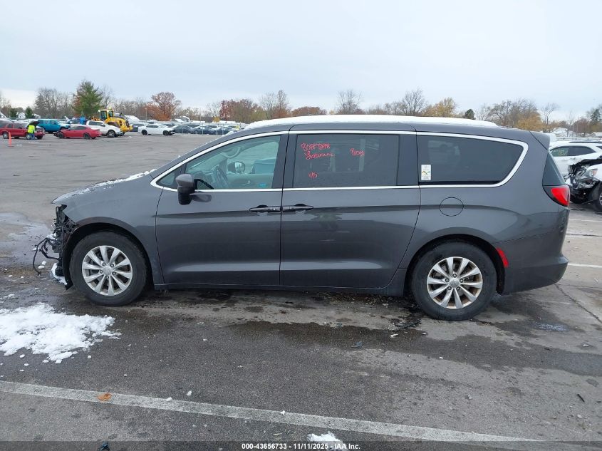 2017 Chrysler Pacifica Touring VIN: 2C4RC1DG2HR636285 Lot: 43656733