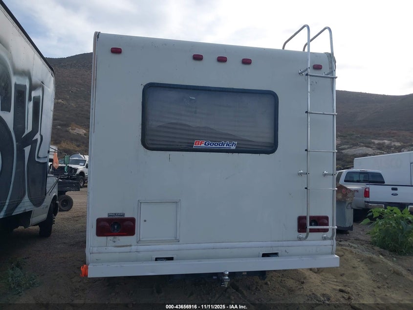 2004 Chevrolet Express Cutaway Base W/C7L/C7N VIN: 1GBJG31U841234457 Lot: 43656916