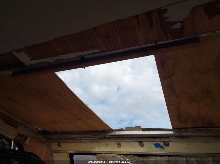 2004 Chevrolet Express Cutaway Base W/C7L/C7N VIN: 1GBJG31U841234457 Lot: 43656916