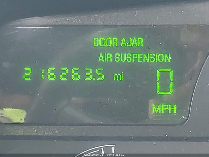 2003 Lincoln Town Car Executive VIN: 1LNHM81W53Y696994 Lot: 43657032