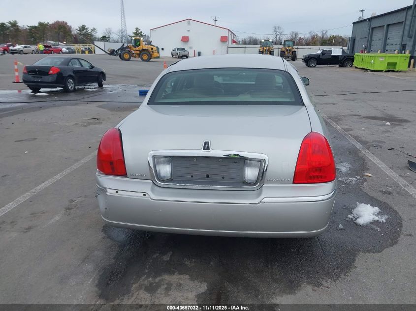 2003 Lincoln Town Car Executive VIN: 1LNHM81W53Y696994 Lot: 43657032