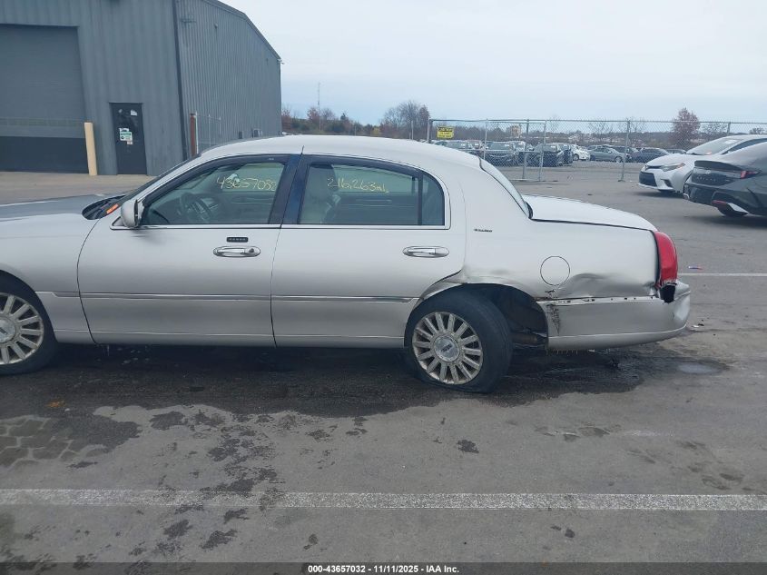 2003 Lincoln Town Car Executive VIN: 1LNHM81W53Y696994 Lot: 43657032