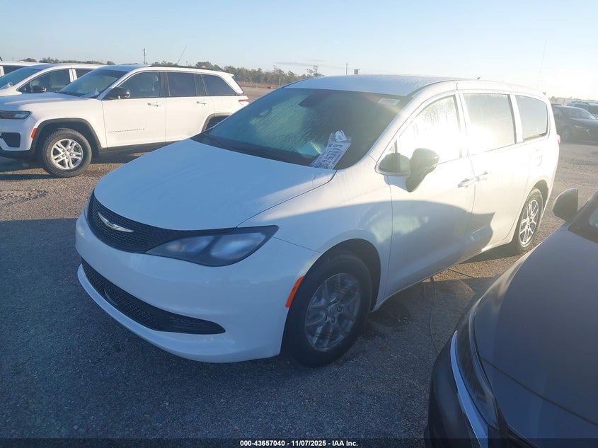 2C4RC1CG5TR192507 2026 CHRYSLER VOYAGER photo no. 2
