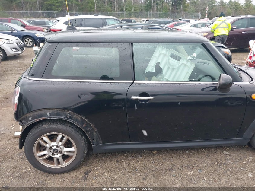 2013 Mini Hardtop Cooper VIN: WMWSU3C55DT373915 Lot: 43657125
