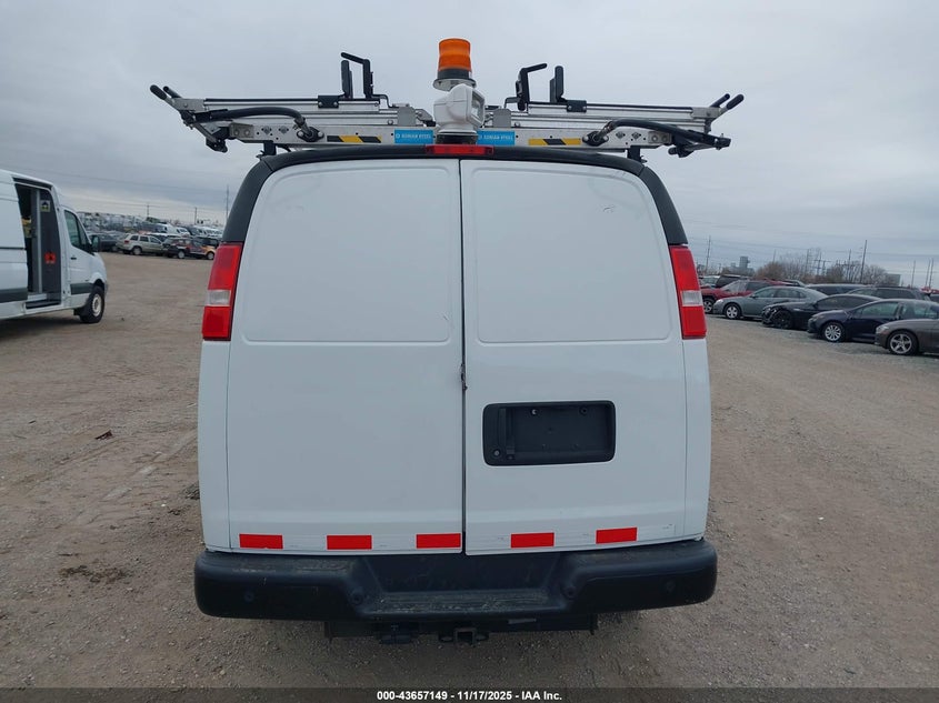 2018 Chevrolet Express 2500 Work Van VIN: 1GCWGAFP0J1337487 Lot: 43657149