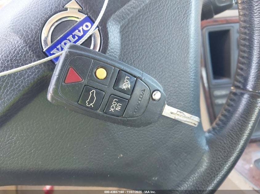 2005 Volvo S60 2.5T Awd VIN: YV1RH592152450411 Lot: 43657168