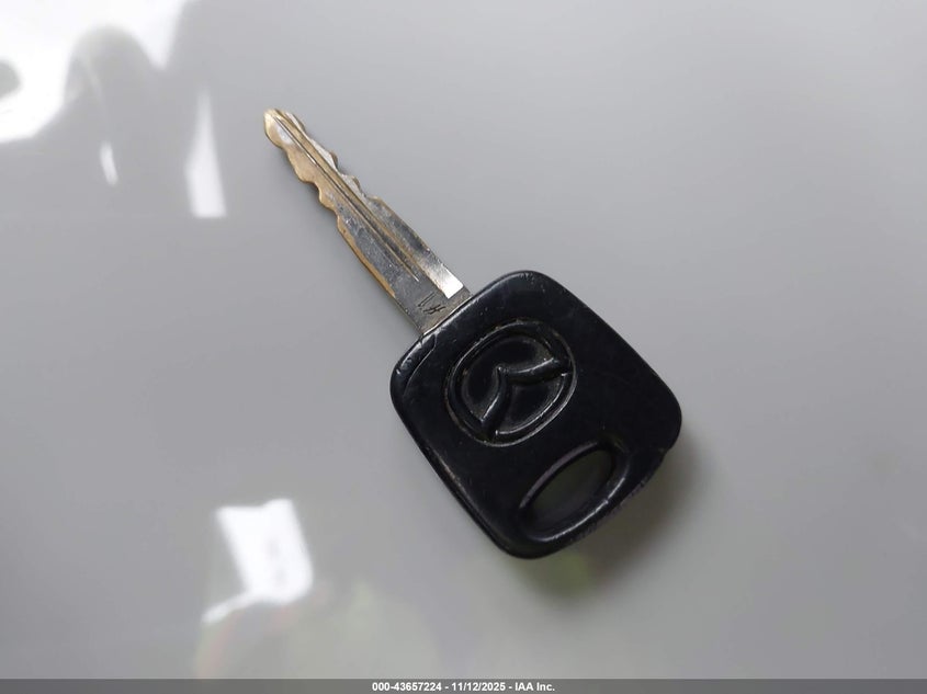 2004 Mazda Tribute Es V6 VIN: 4F2CZ96154KM19608 Lot: 43657224