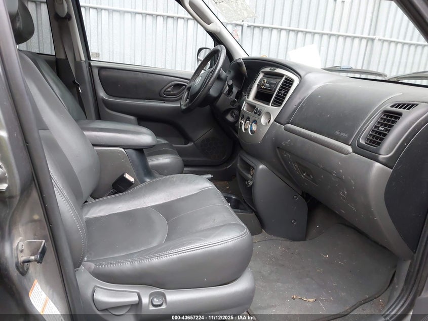 4F2CZ96154KM19608 2004 MAZDA TRIBUTE photo no. 5