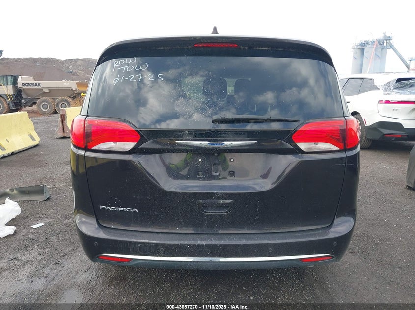 2018 Chrysler Pacifica Touring L VIN: 2C4RC1BG2JR142064 Lot: 43657270