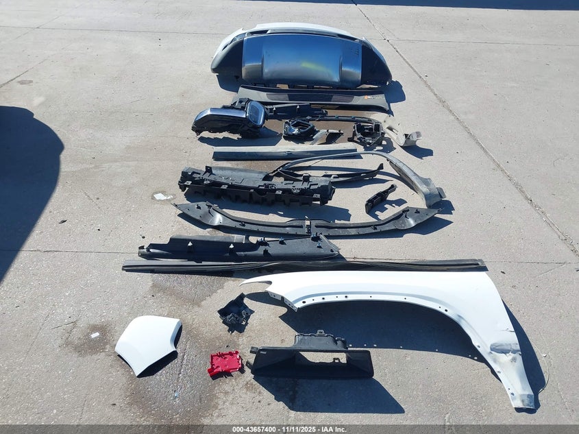 2024 Rivian R1S Adventure Quad Motor Large Pack VIN: 7PDSGABA0RN038658 Lot: 43657400